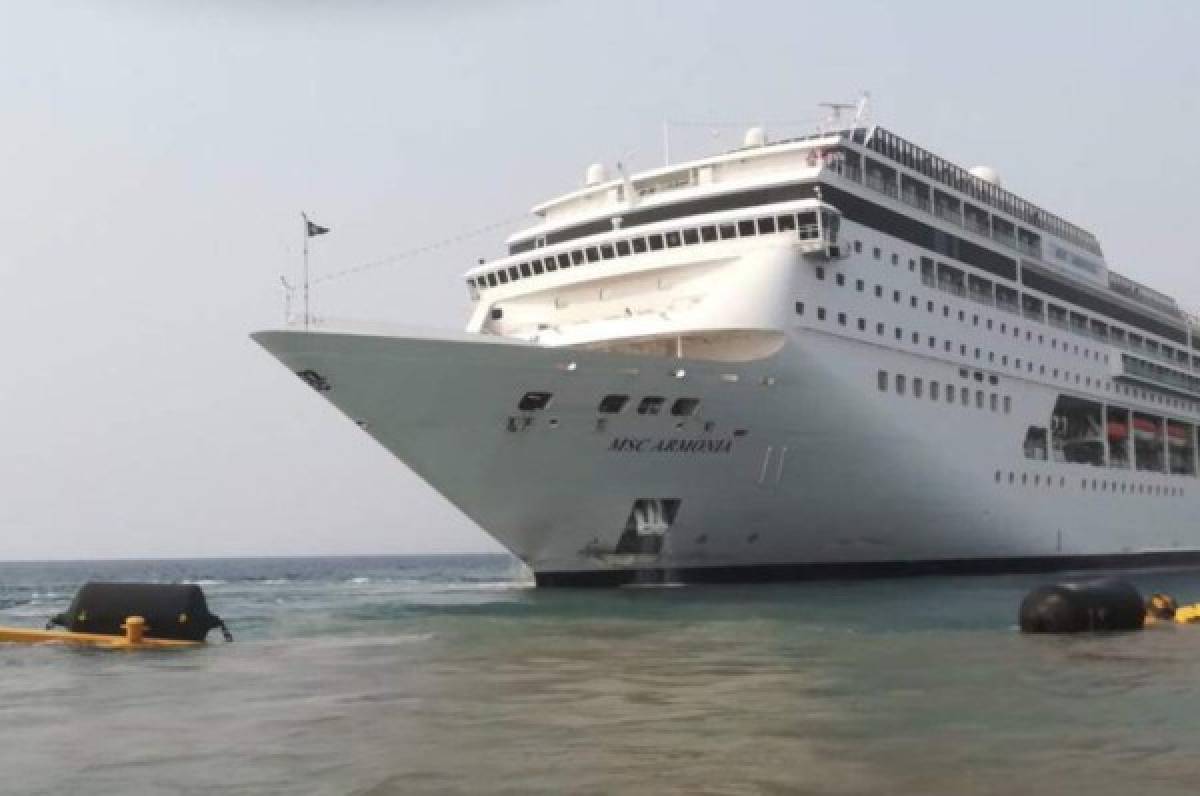 EN FOTOS: Así quedó el crucero tras estrellarse con muelle en Roatán