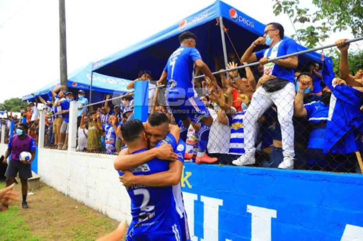 ¡En traje de baño! La More cumple promesa y Victoria celebra su ascenso a Liga Nacional en Honduras