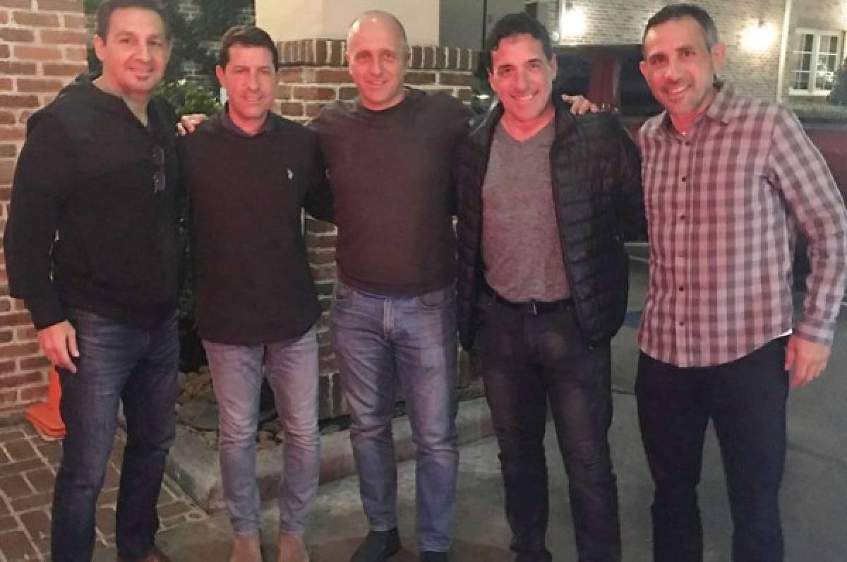 Fabián Coito, DT de Honduras se reúne con el entrenador del Houston Dynamo