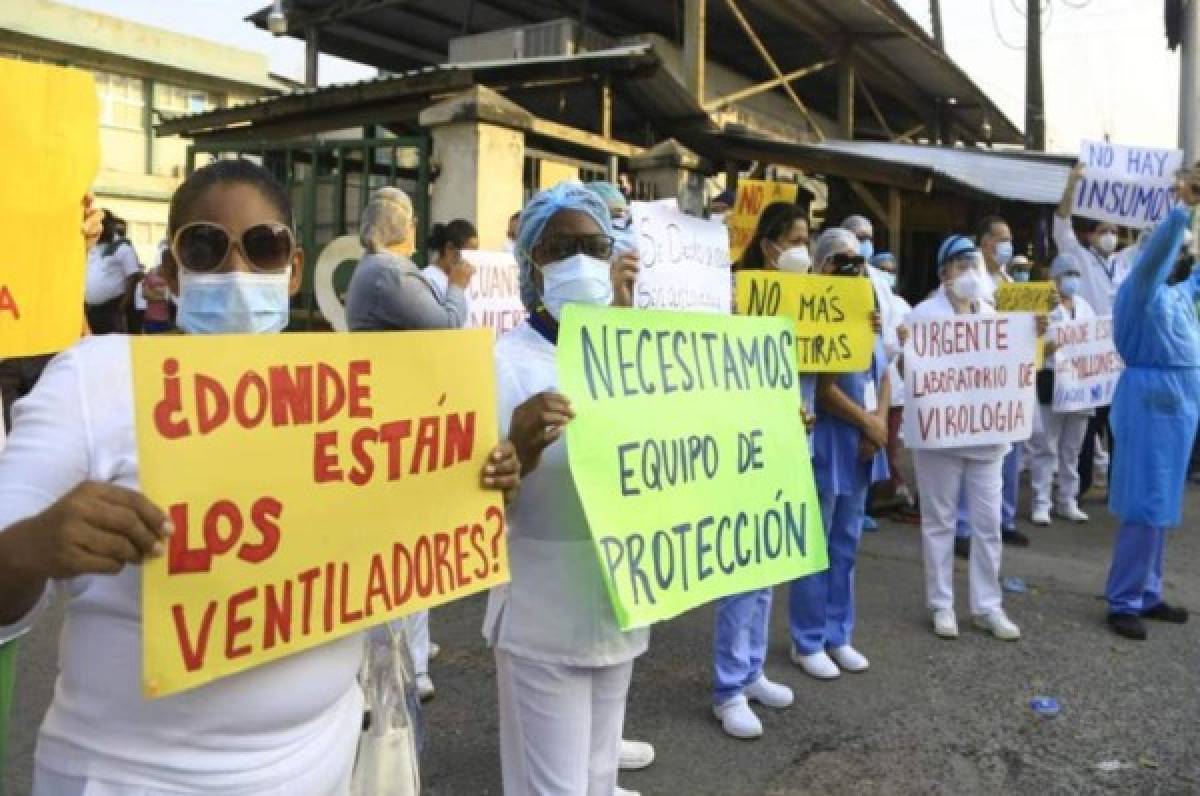 Médicos y enfermeras protestan en Honduras por falta de equipo de bioseguridad