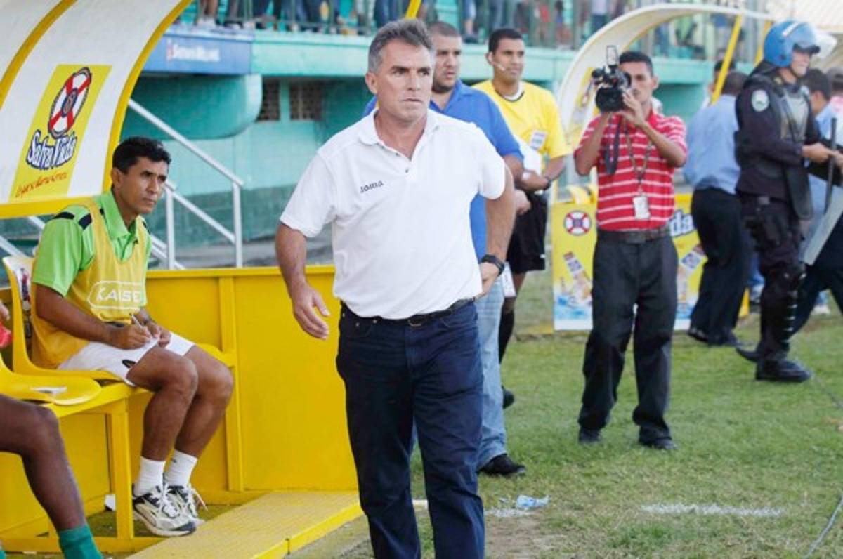 Roque Alfaro, extécnico de Platense está hospitalizado y grave en Argentina