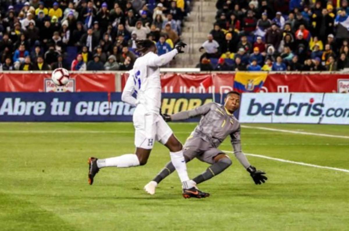 NO SE VIO EN TV: La furia de Alberth Elis contra un árbitro y el 'Bolillo' sorpendió a Coito