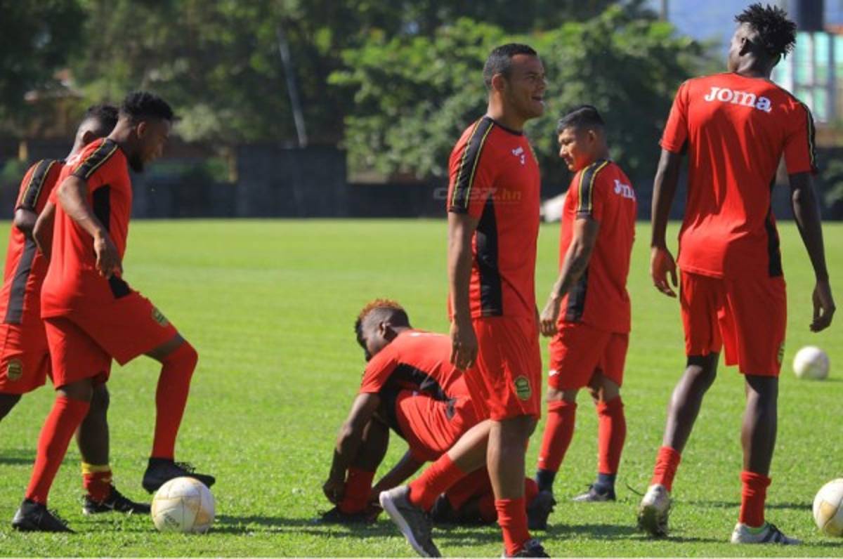 Real España ya tiene acuerdo de renovación con Claros, Rony y Tobías