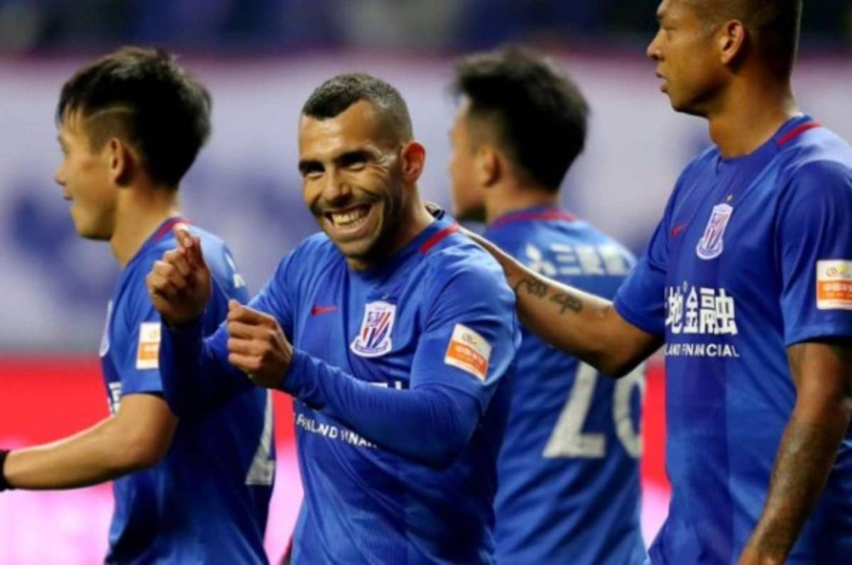 Carlos Tévez demuestra su valor en China y anota en su debut