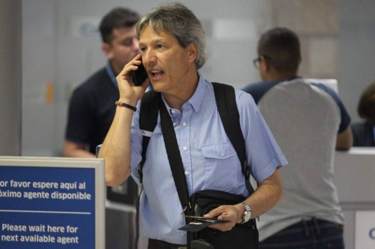 Carlos Restrepo fue entrevistado por Federación de Panamá y ya regresó a Honduras