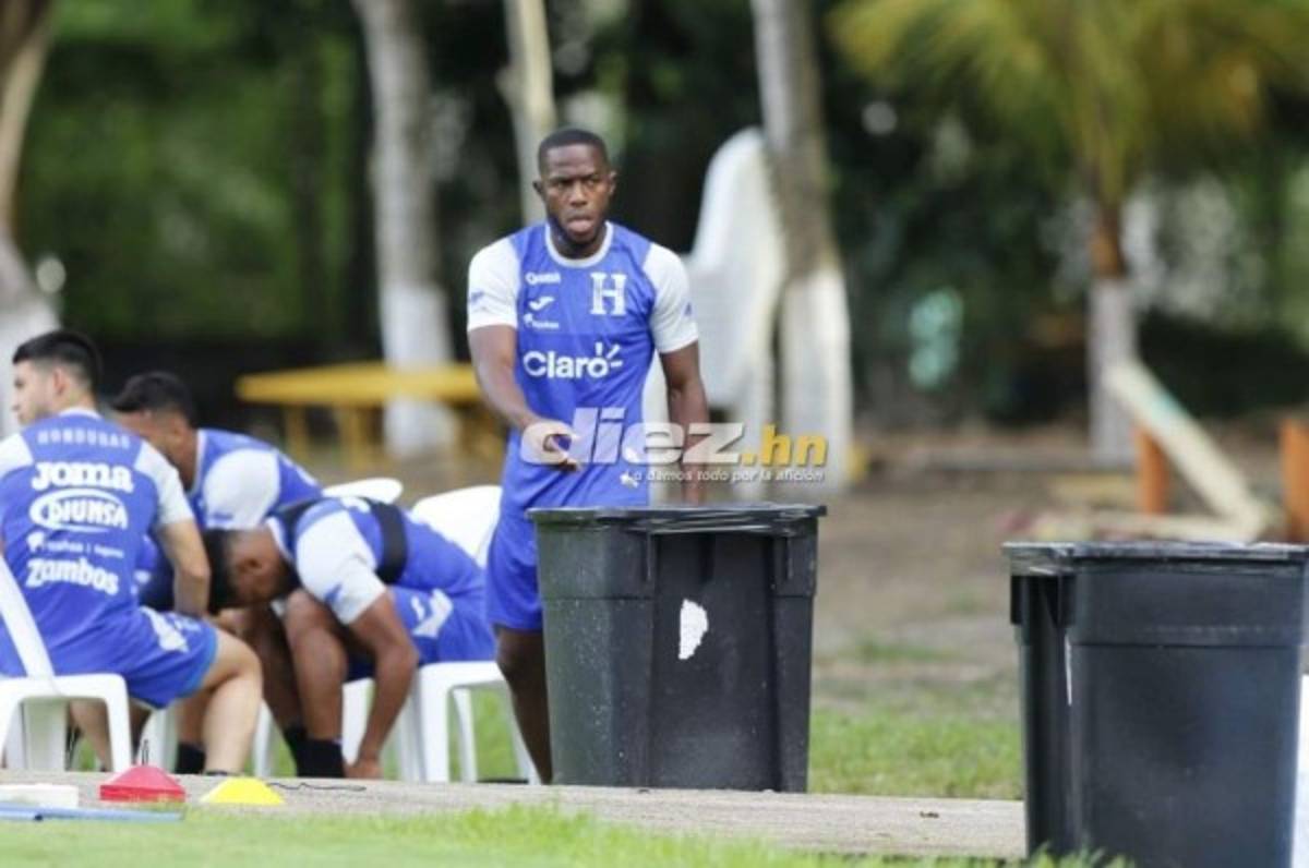 Así fue el entrenamiento de Honduras tras el desastre: Caras largas y charla del 'Bolillo' Gómez