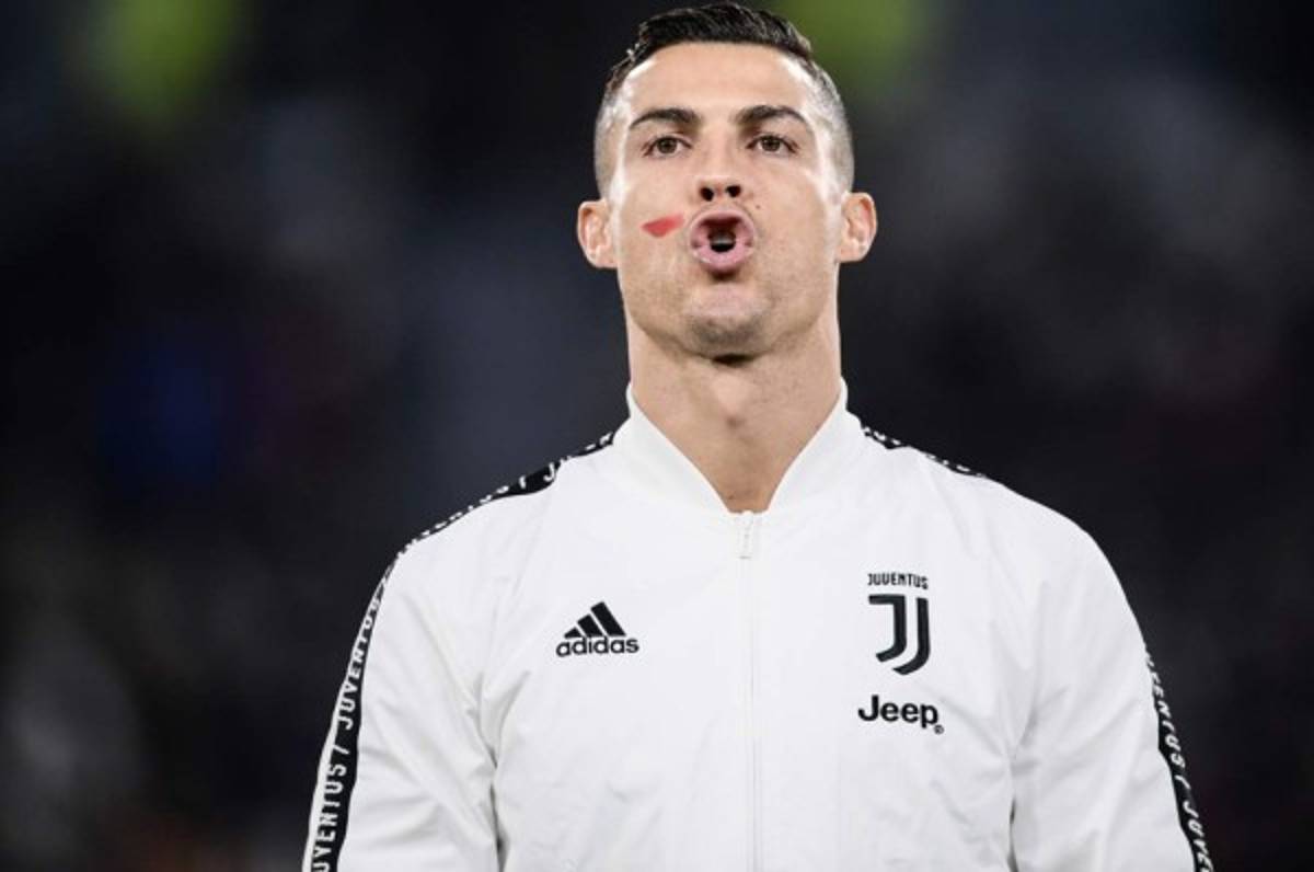La razón por la que Cristiano Ronaldo salió con una mancha en su rostro