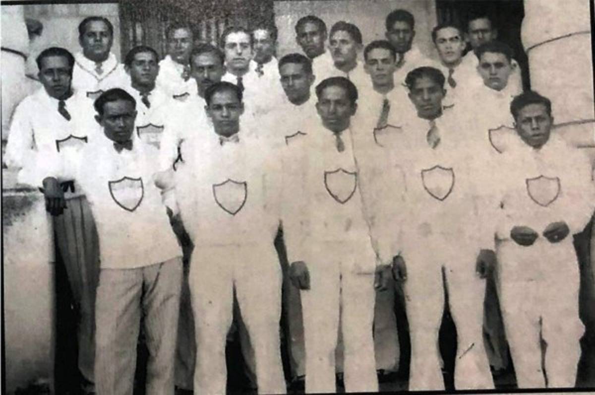 ¡Camisas de botones y tacos con tachuelas! Las selecciones de Honduras en la era amateur