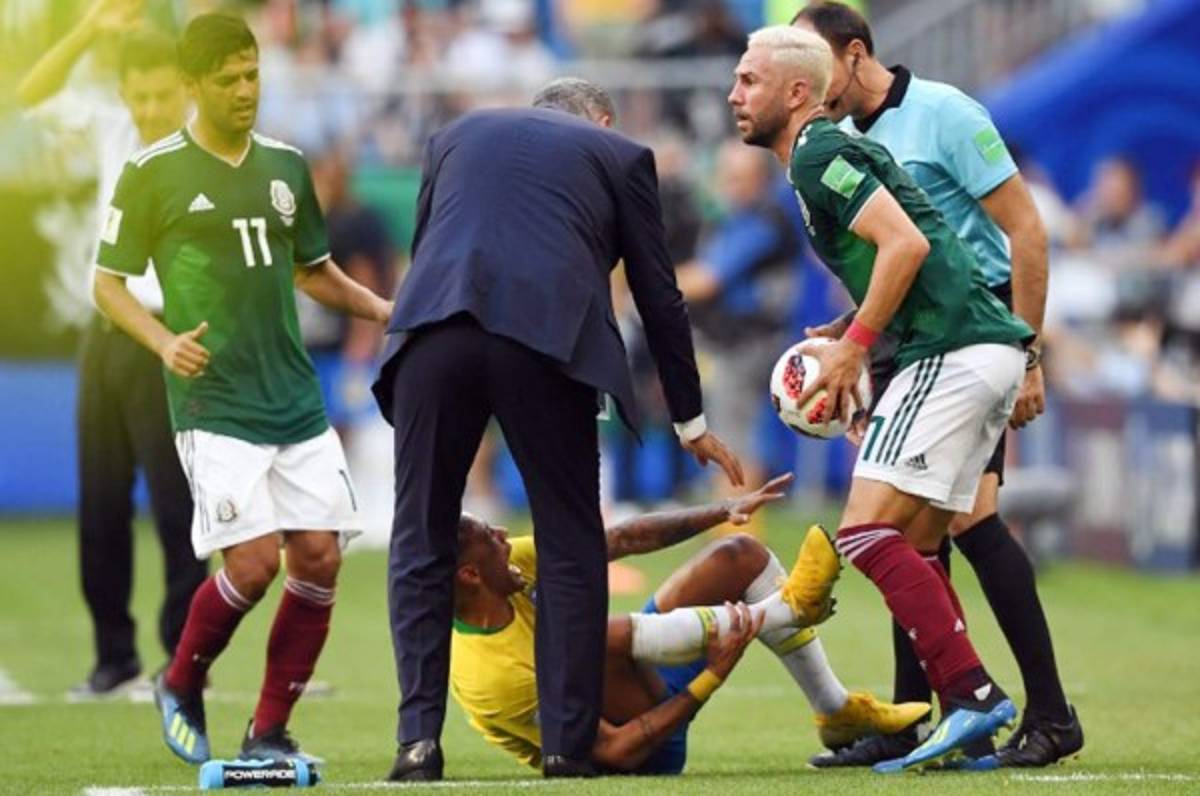 Miguel Layún a Neymar: 'Si no quiere que se le toque, que se dedique a otra cosa'