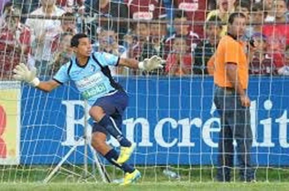 Los jugadores de campo que se vieron obligados a hacerla de portero