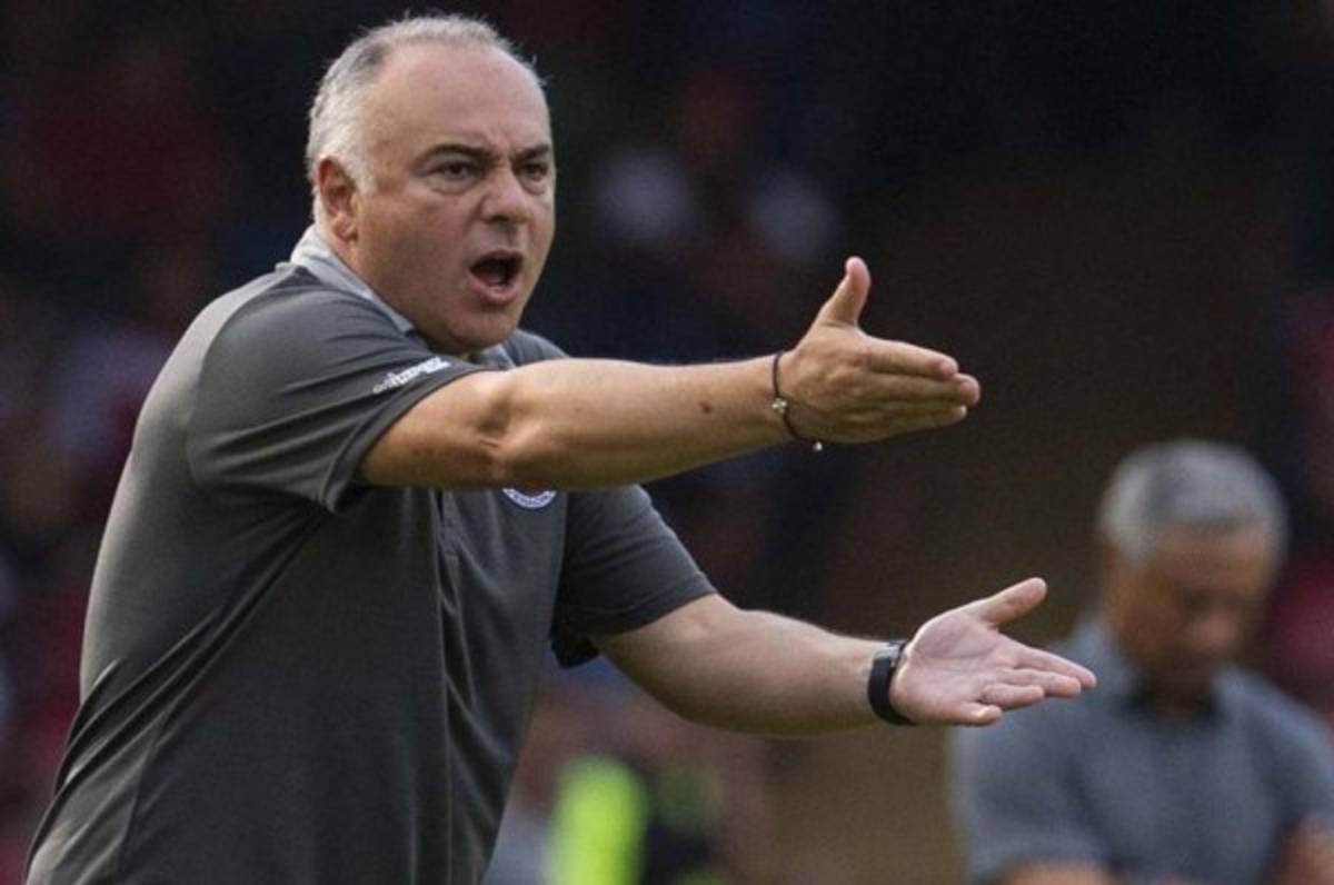 Brayan Beckeles tiene nuevo técnico en el Necaxa de México