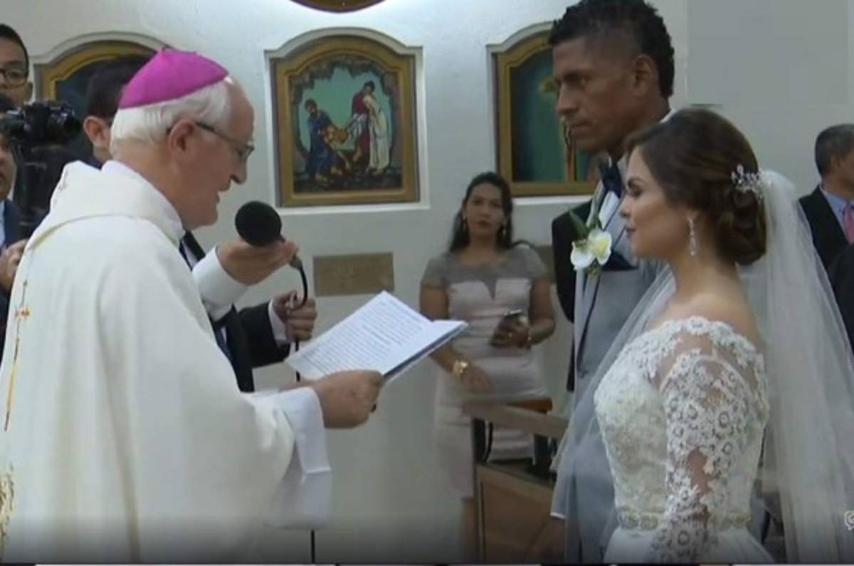 En la intimidad: Así fue la boda eclesiástica entre Carlo Costly y Tita Torres