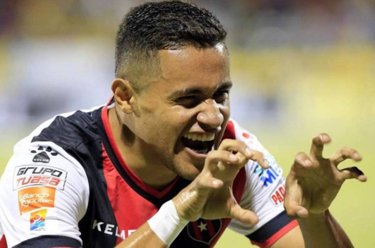 Roger Rojas se convirtió en el máximo goleador hondureño del Alajuelense
