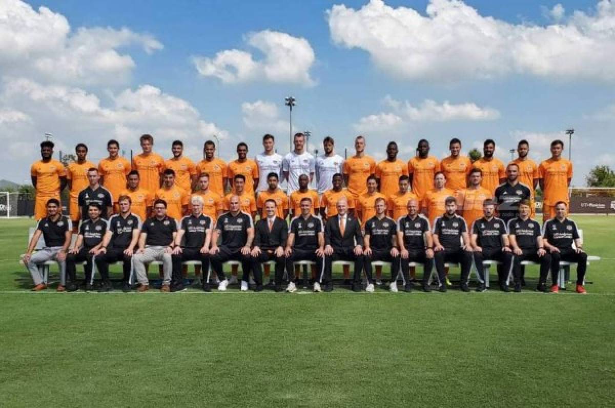 Romell Quioto queda fuera de la fotografía oficial del Houston Dynamo