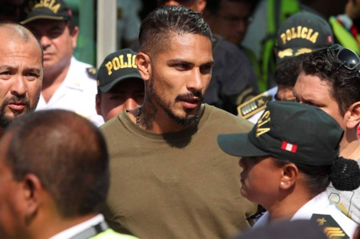 Flamengo suspende contrato de Paolo Guerrero tras sanción del TAS por dopaje