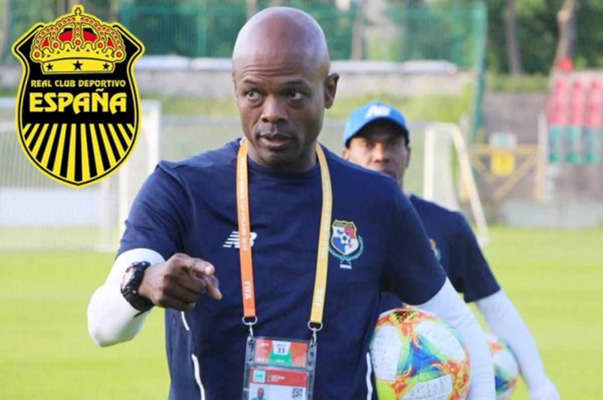 El entrenador panameño Julio Dely Valdés rechazó dirigir al Real España
