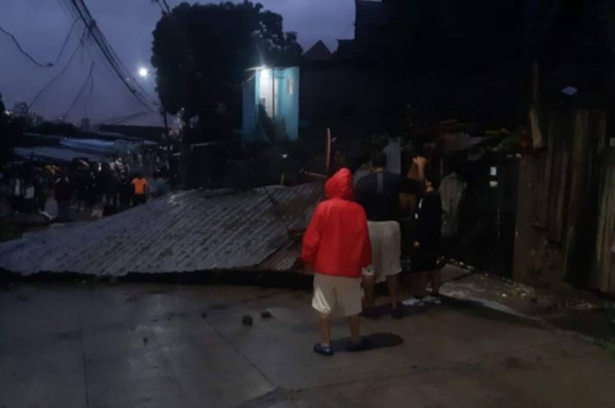 Inundaciones, derrumbes y caos vial provocan fuertes lluvias en varias zonas en Tegucigalpa