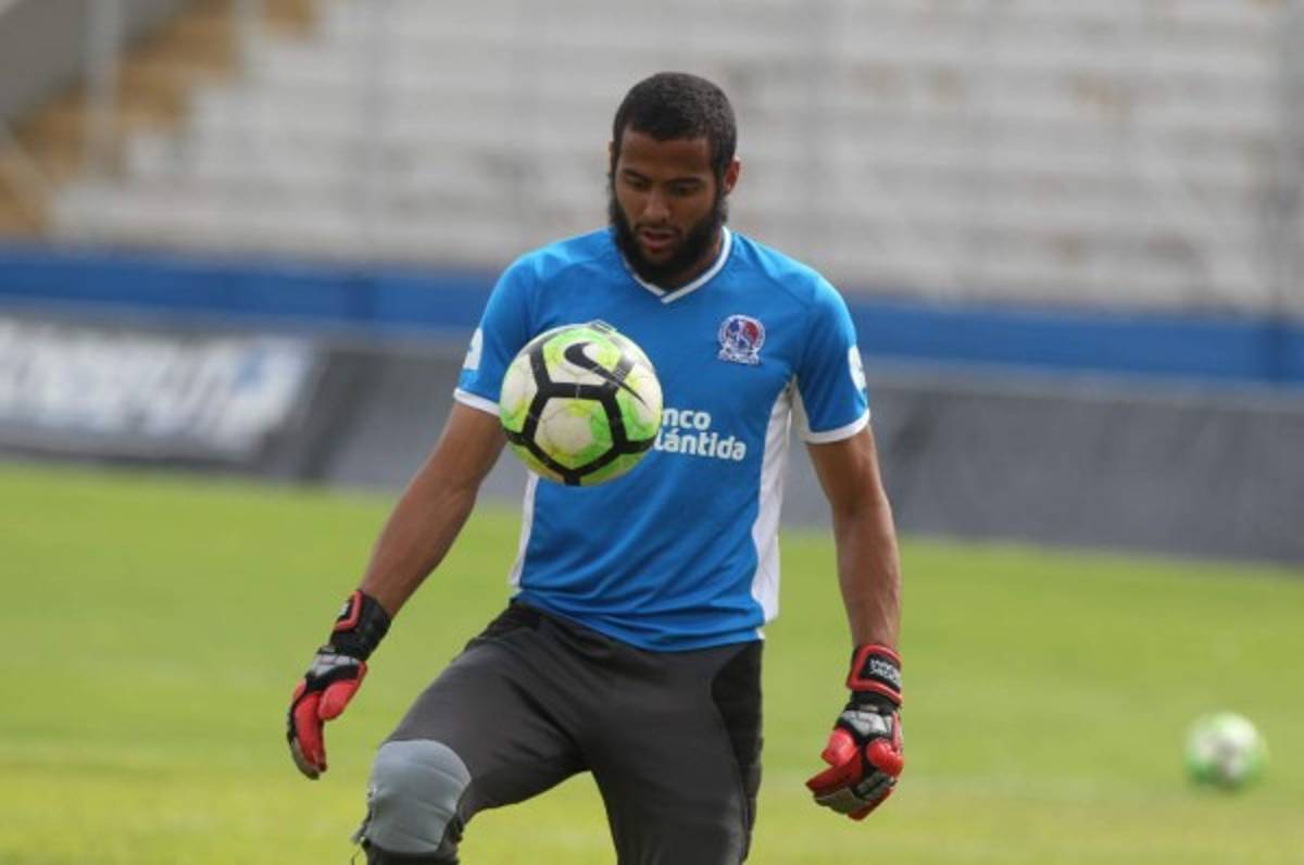 Edrick Menjívar, un isleño con una historia de perseverancia en el Olimpia