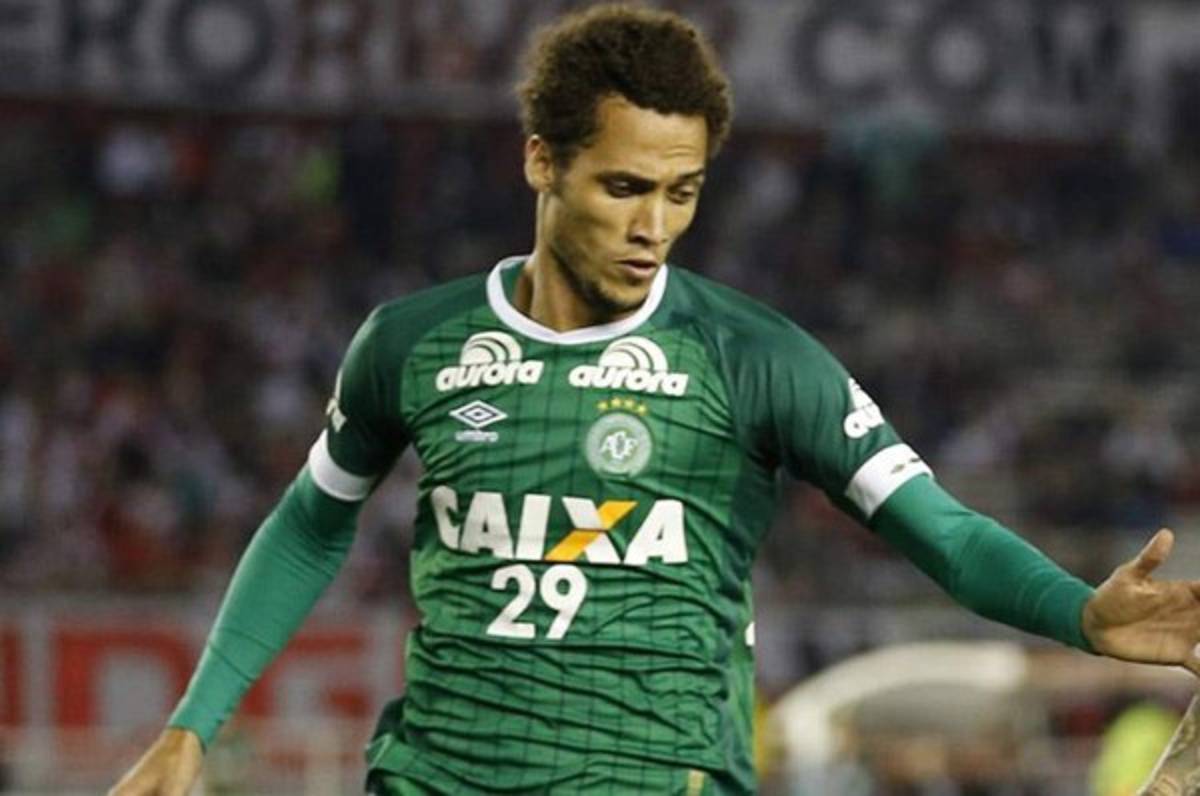 Despertó del coma Helio Neto, defensor sobreviviente del Chapecoense