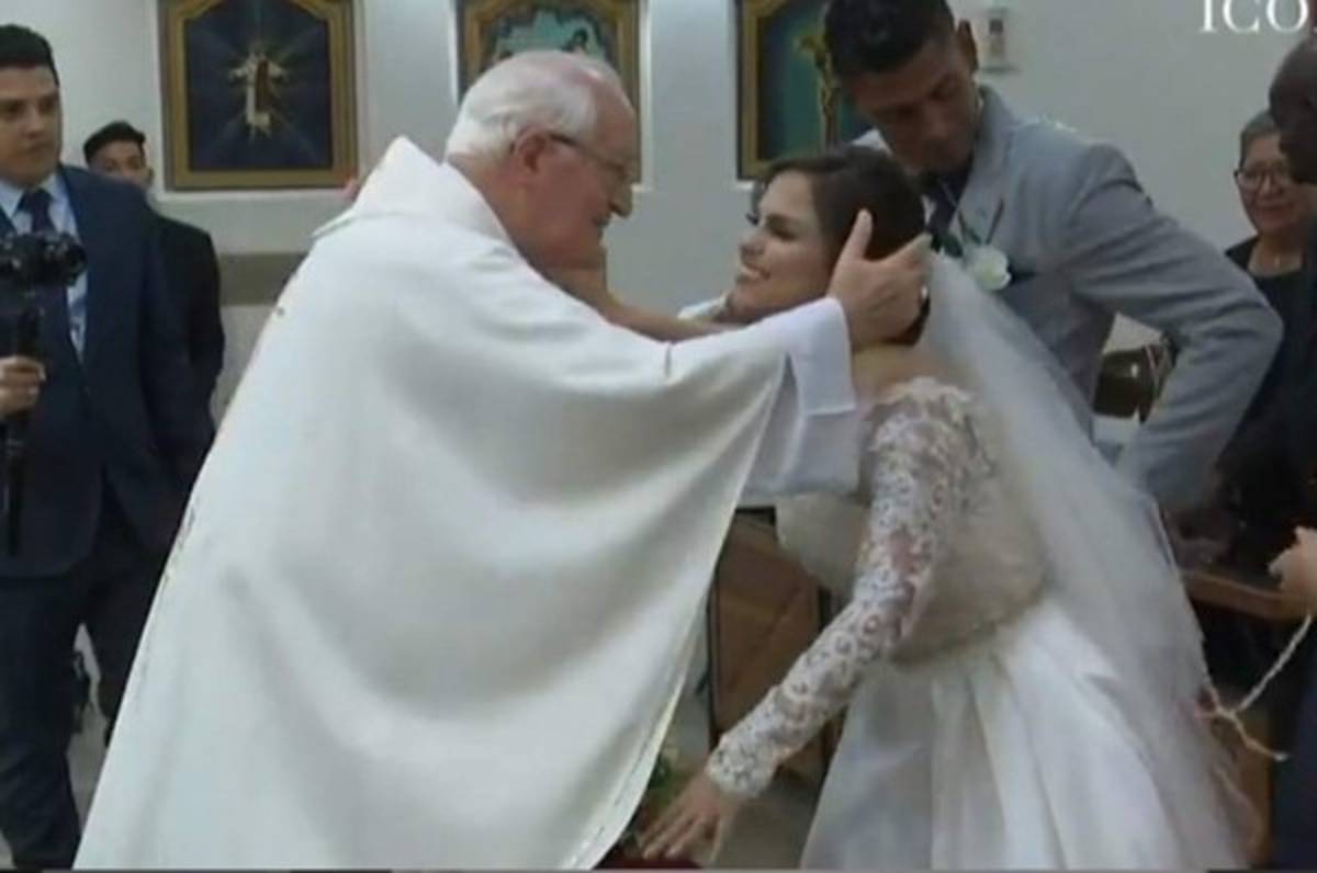 En la intimidad: Así fue la boda eclesiástica entre Carlo Costly y Tita Torres