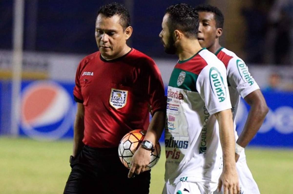 Alfredo Mejía sobre el árbitro Giovanni Mendoza: 'Se estaba riendo'