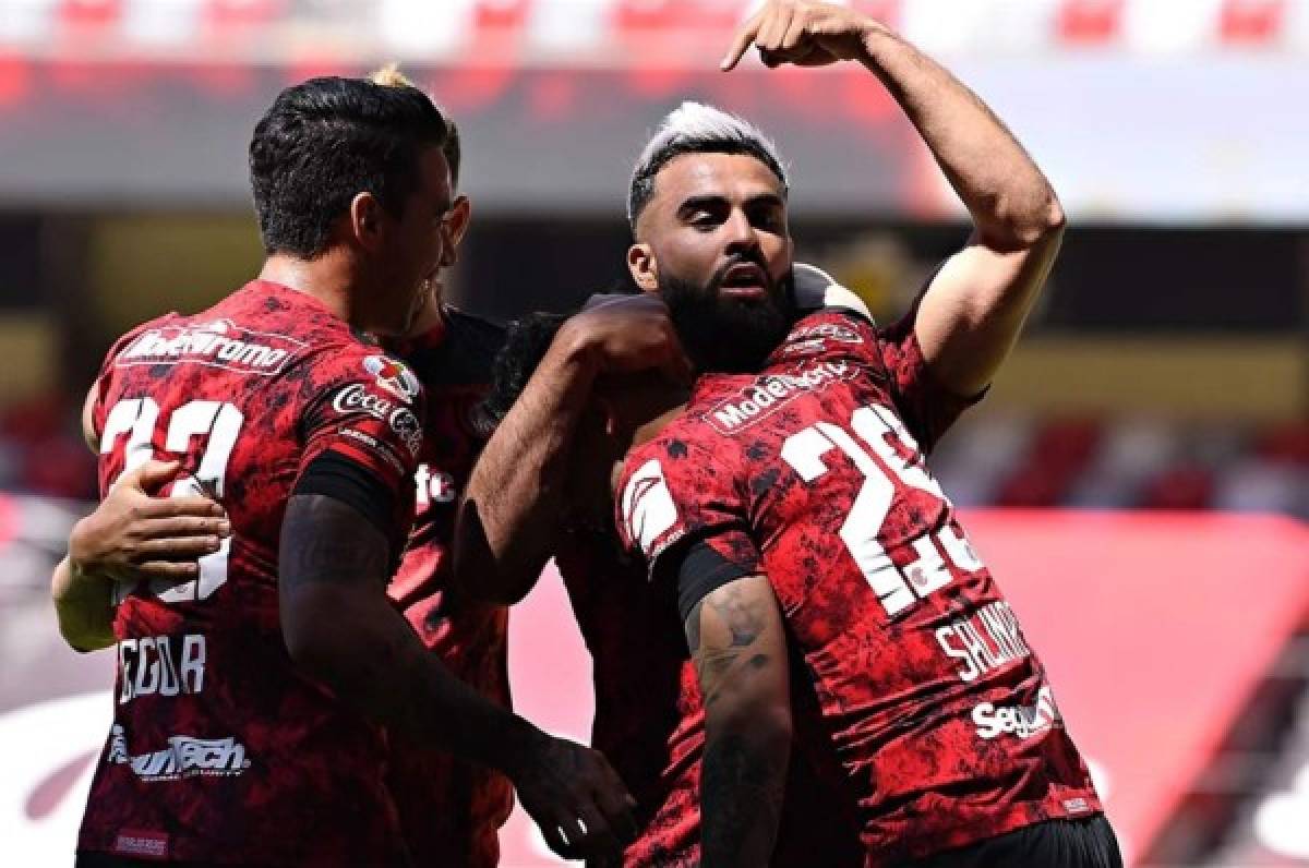 Toluca derrota a Pumas con polémica incluida y se mantiene en el liderato de la Liga MX
