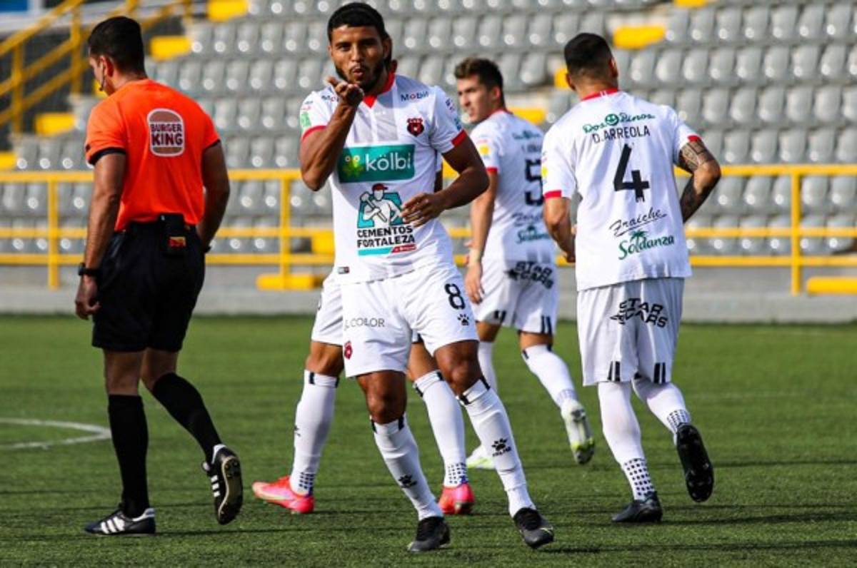 Alajuelense y Alex López regresa del parón con triunfo ante Sporting San José y alarga su invicto