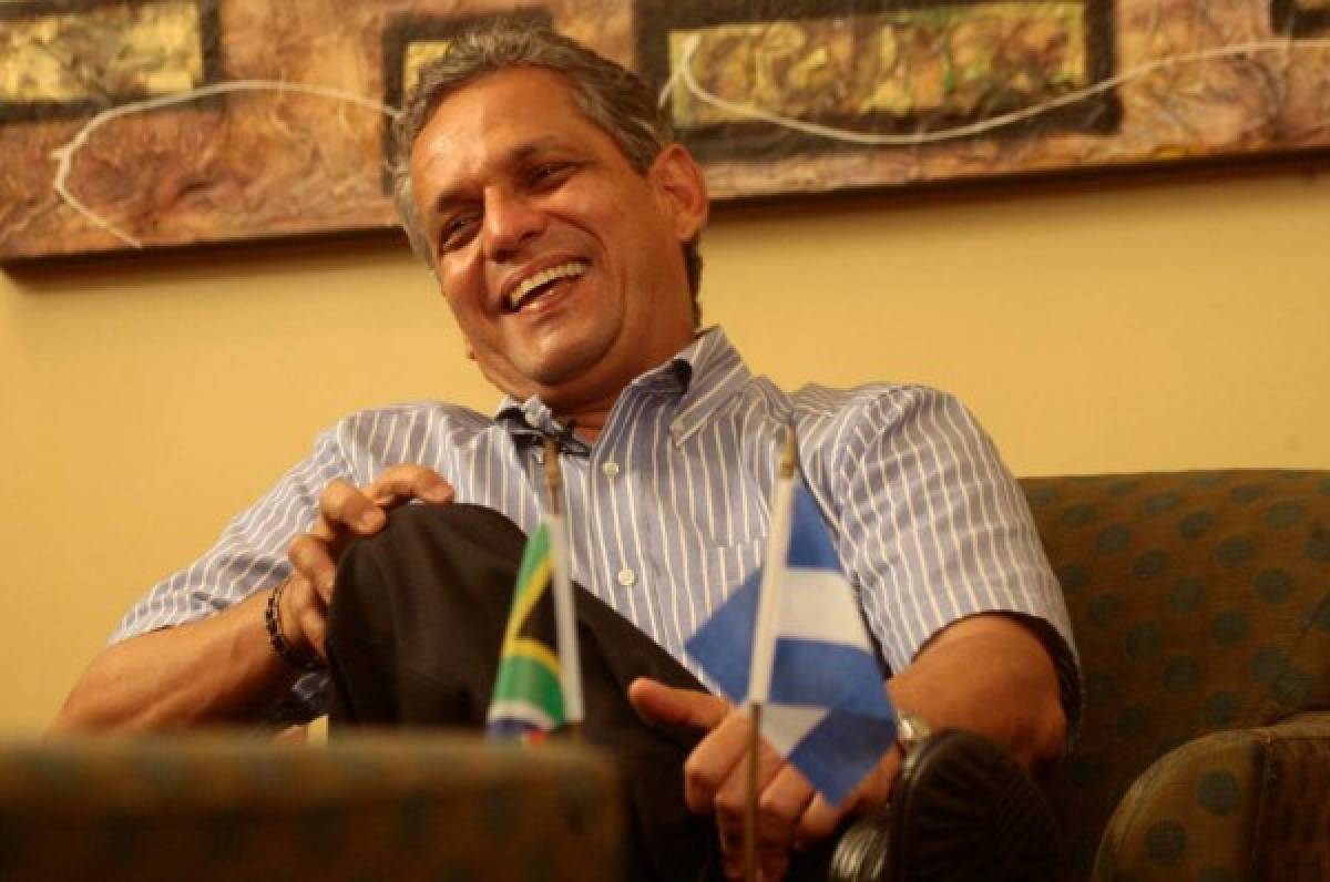 Reinaldo Rueda siempre tuvo una sonrisa par encarar sus desafíos. Sudáfrica 2010 fue uno de ellos. El cafetero tiene varias cosas que no se conocen.