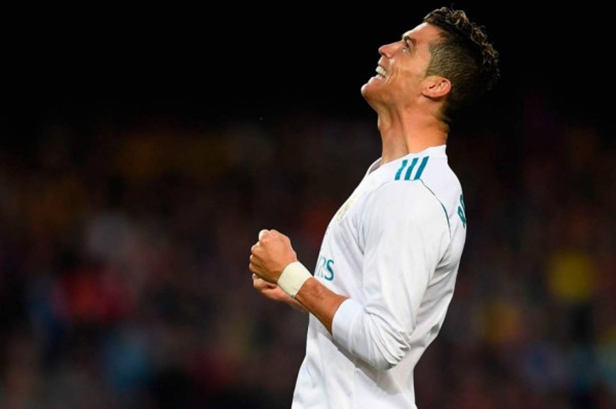 Cristiano ya camina por el césped con el tobillo 'estable'