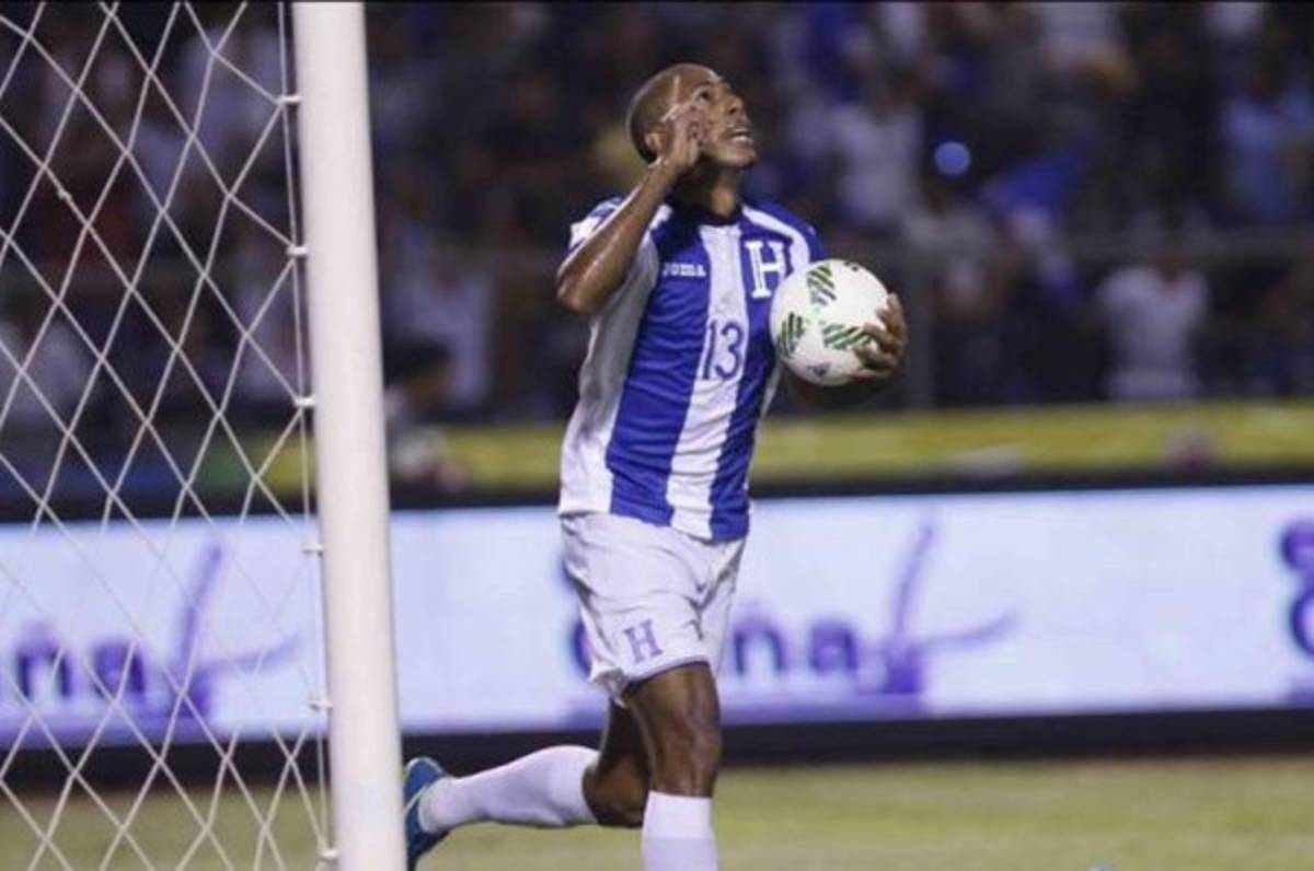 ¡OFICIAL! Fabián Coito manda nueve cambios en la alineación de Honduras ante El Salvador