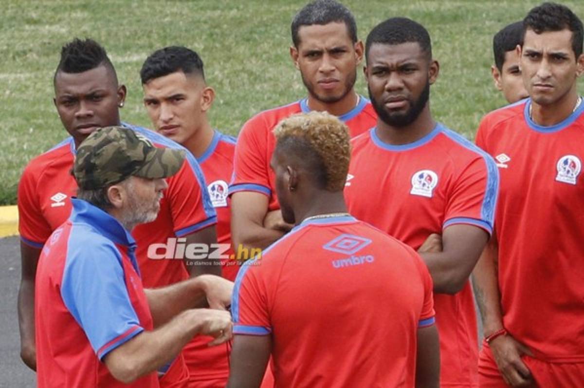 FOTOS: La tristeza de Ferrari y la charla de Beckeles con el preparador físico