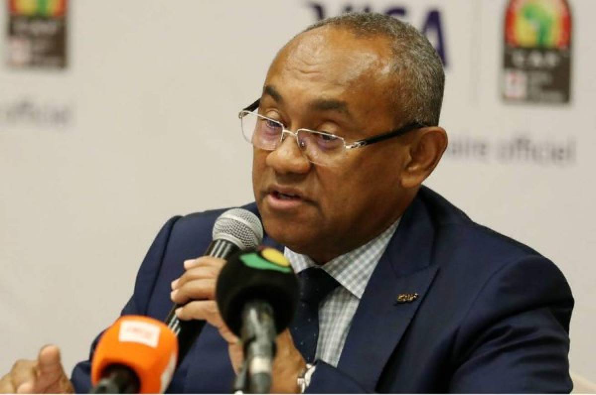 FIFA suspende por cinco años a presidente de la Confederación Africana por mala administración