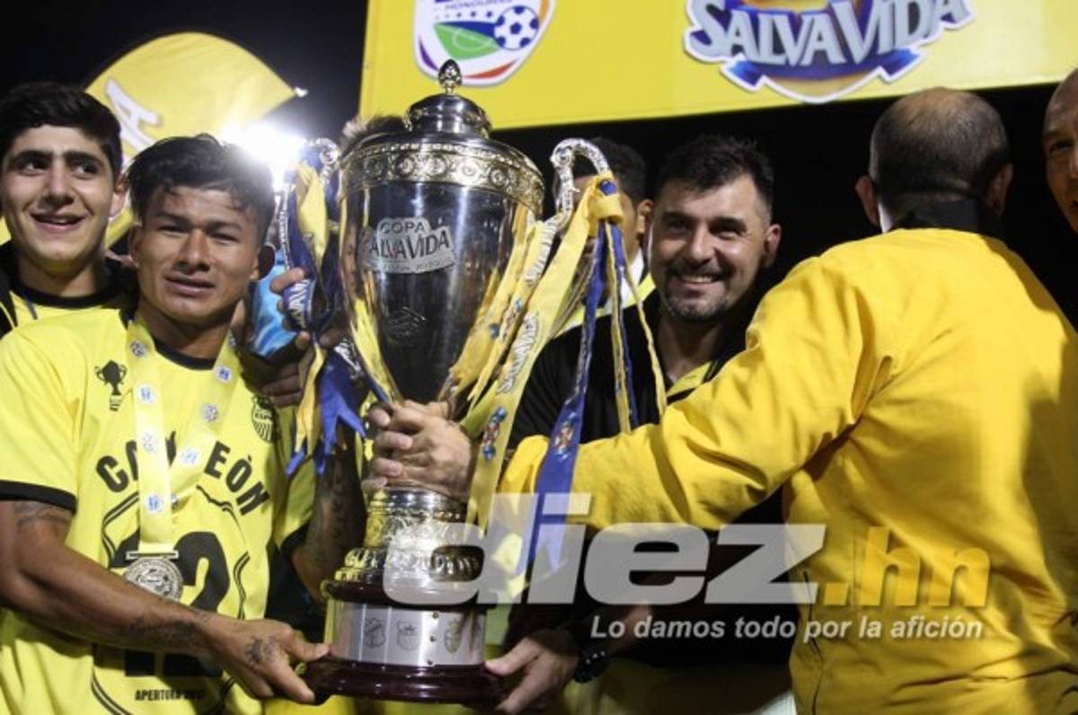 ¡Salud, campeones! Así celebró la Copa 12 el Real España en el Nacional