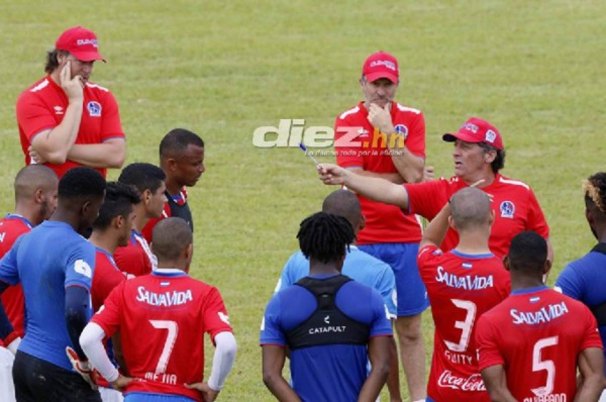 Michaell Chirinos y Deybi Flores se presentan al entreno de Olimpia