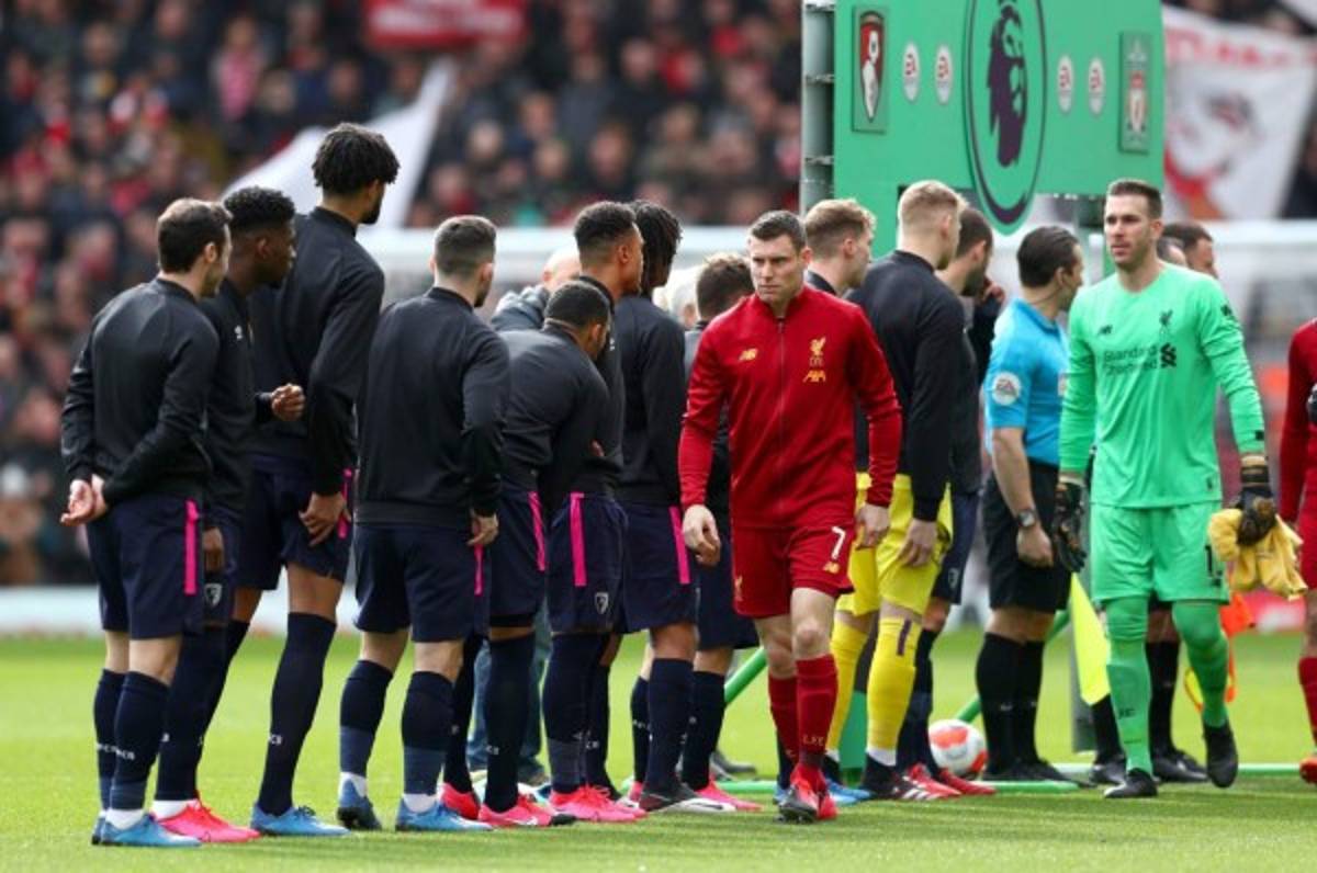 ¡Polémica! Jugadores del Liverpool y Bournemouth no se dan la mano por el coronavirus