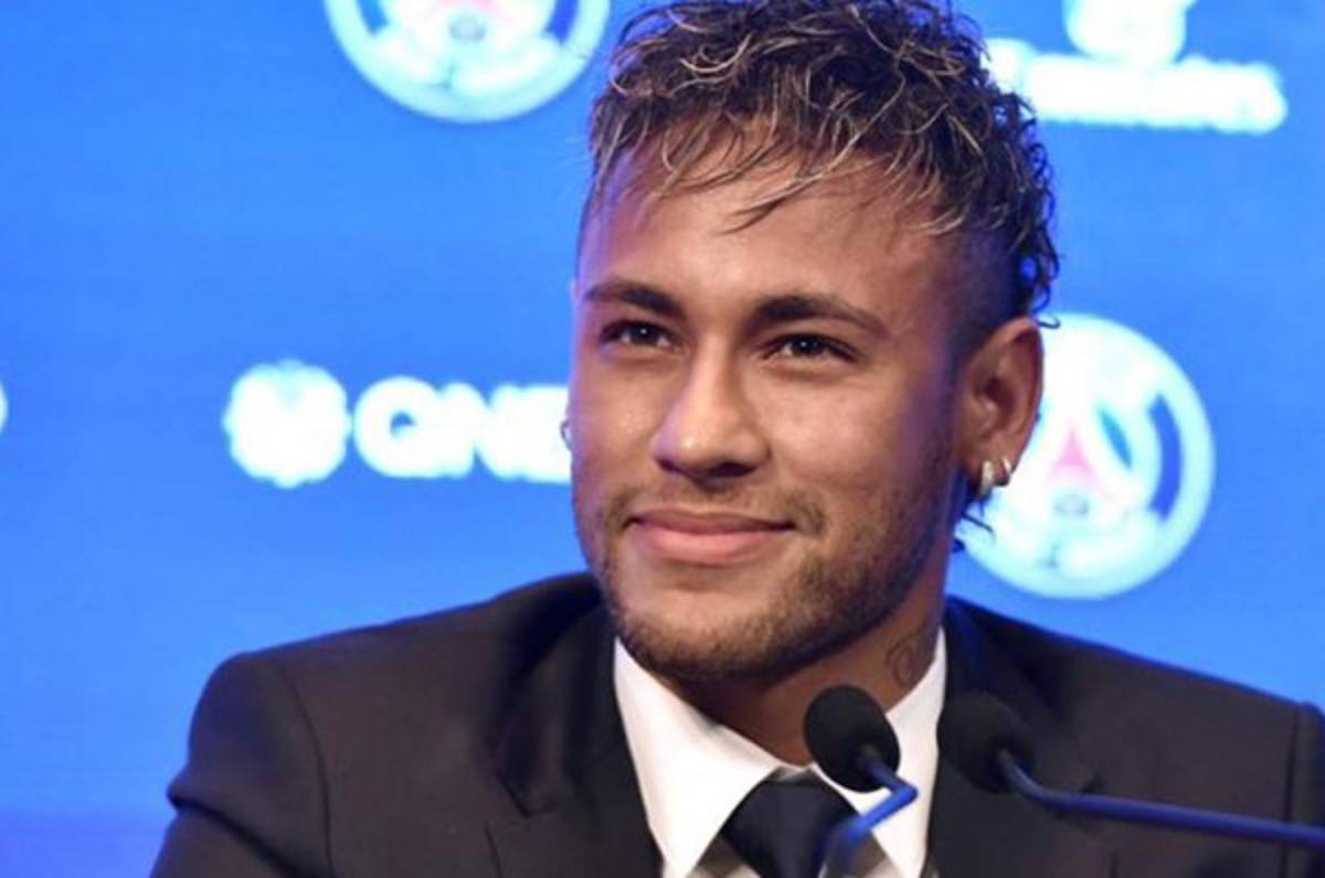 Neymar se hizo un tatuaje en Barcelona de despedida