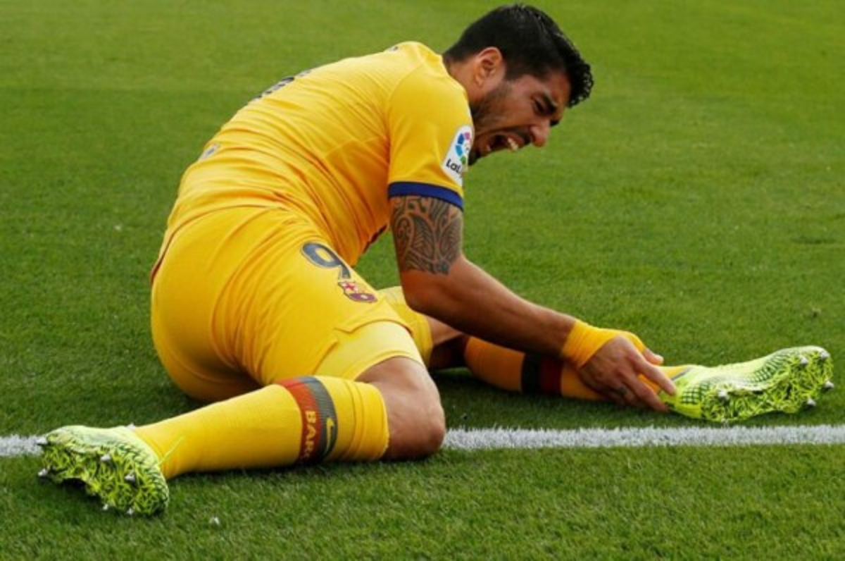 Oficial: Luis Súarez sufre una lesión en el sóleo y es baja para la Champions