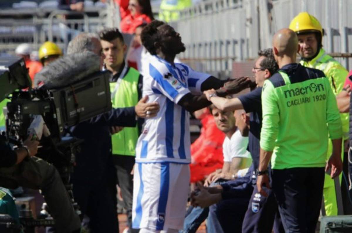 Sulley Muntari abandona el partido tras fuertes insultos racistas