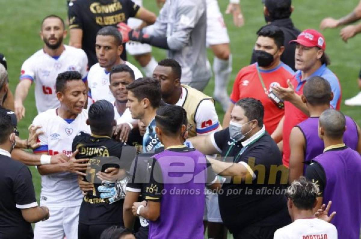 ¡Zafarrancho en el Motagua-Olimpia! Troglio y Diego Vázquez enloquecen; la agresión del Chino López