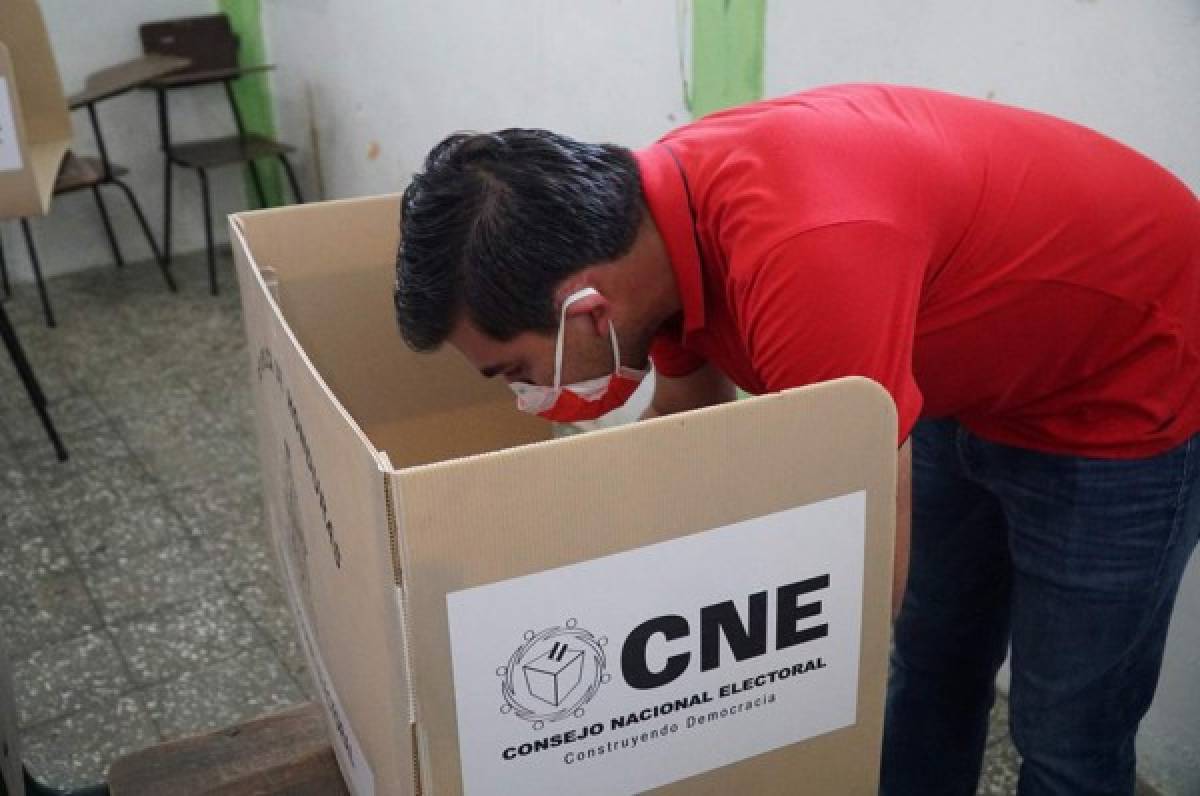 El Consejo Nacional Electoral de Honduras brindó la noche de este miércoles el primer cómputo de las elecciones primarias en Honduras y se mantiene la tendencia.