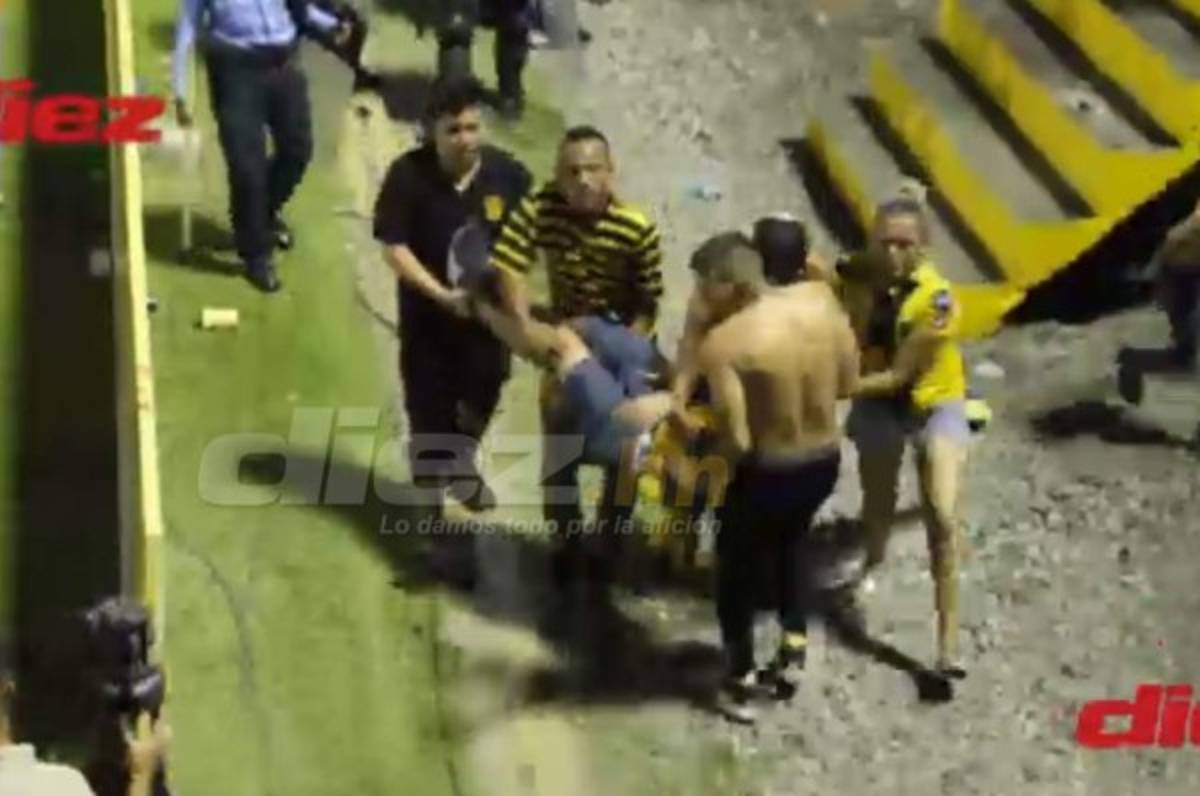 En fotos: Así fue el relajo que armaron las barras del Real España y Olimpia