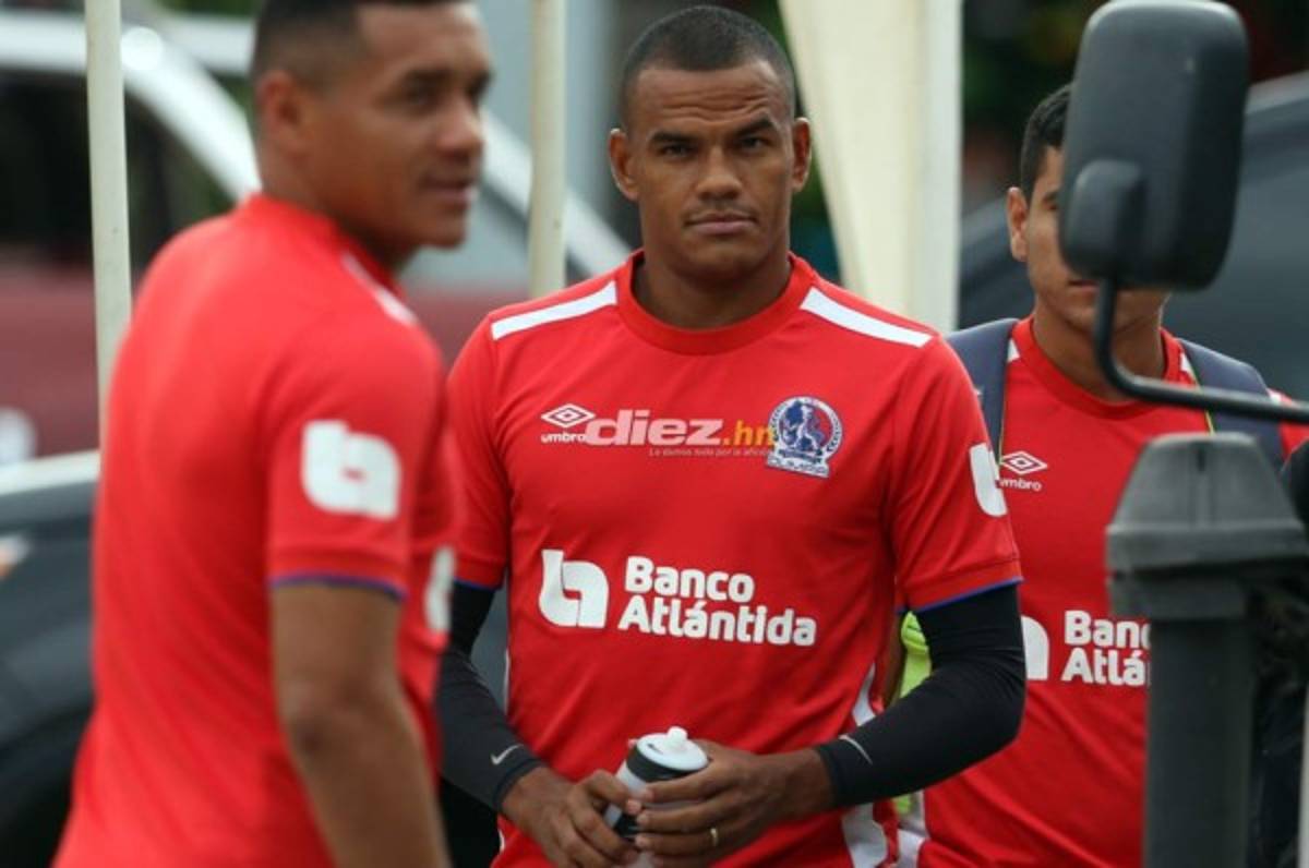 Rony Martínez estaría renovando por un año más con Olimpia