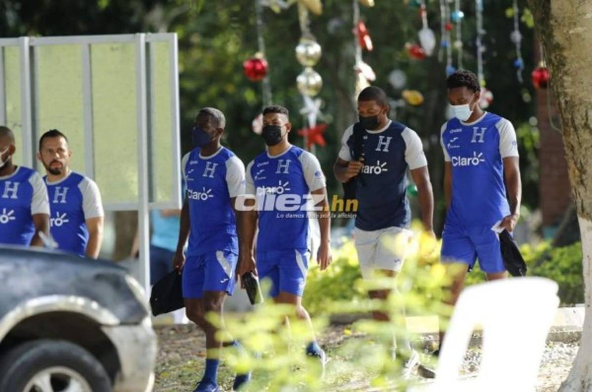 Así fue el entrenamiento de Honduras tras el desastre: Caras largas y charla del 'Bolillo' Gómez