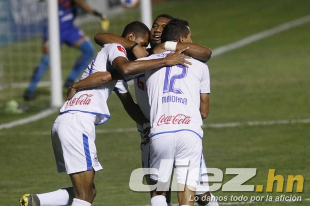 No se vio en TV: José Pinto sí estuvo en el Nacional, invitado de lujo del Olimpia y bellas chicas