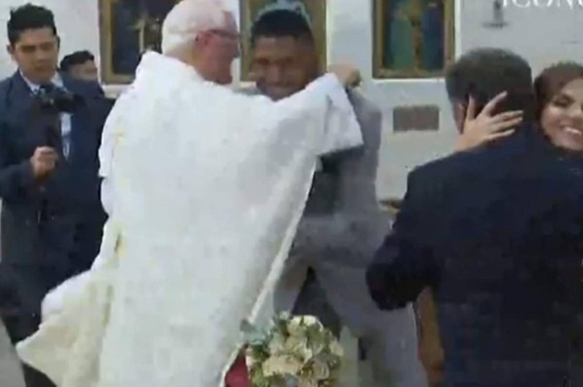 En la intimidad: Así fue la boda eclesiástica entre Carlo Costly y Tita Torres