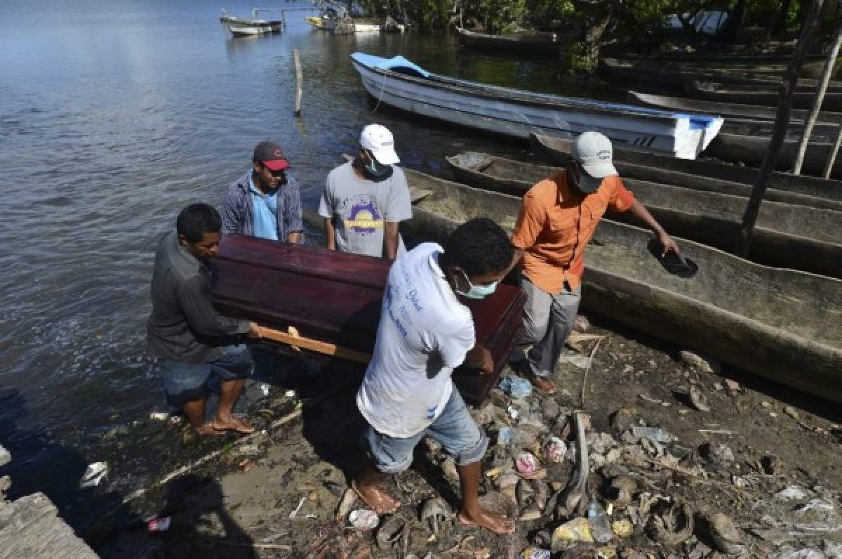 Desgarradoras imágenes en La Mosquitia por la muerte de pescadores en naufragio