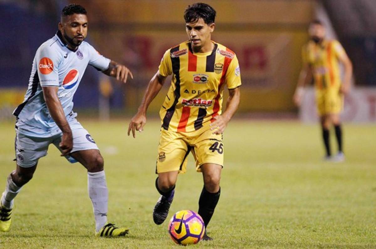 ¡Sigue la barrida en Real España! Se confirma la novena baja con la salida del volante Daniel Quiroz