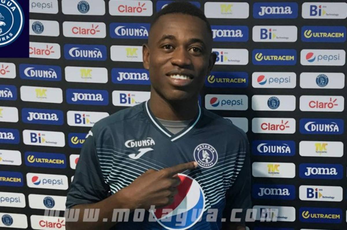 Motagua firma contrato y presenta de forma oficial al defensor juvenil Wesly Decas