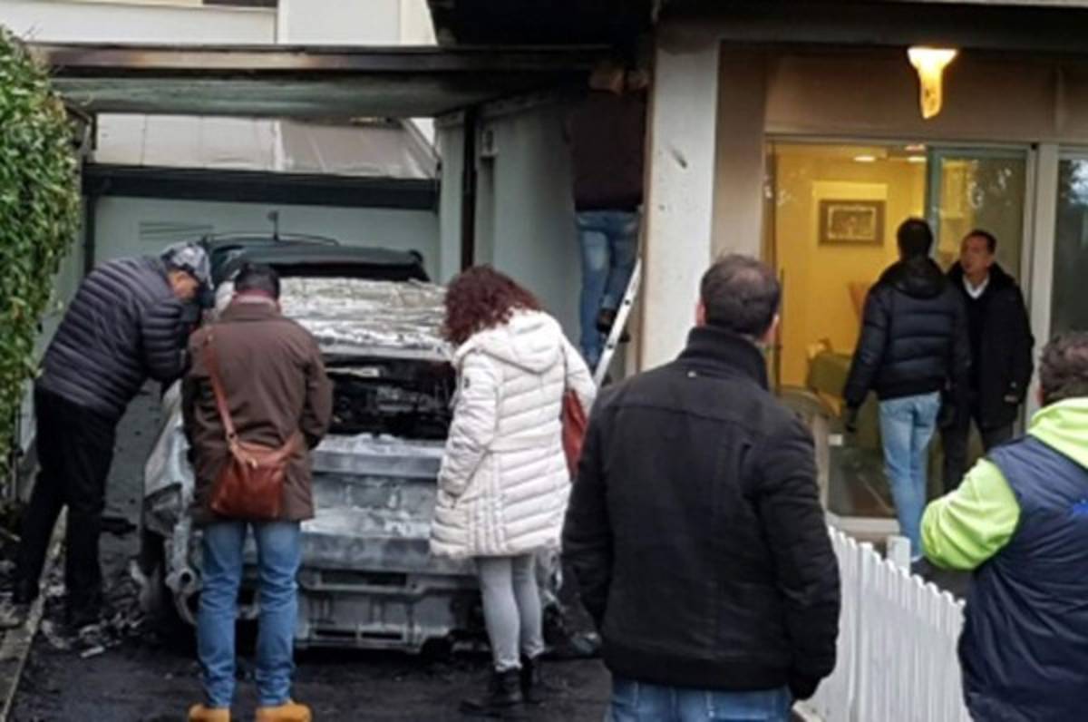 ¡Terrible! Queman dos vehículos del presidente del Pescara de Italia