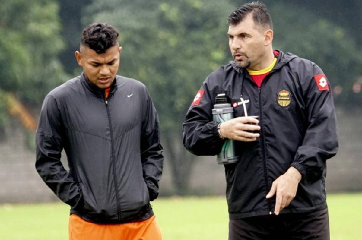 Mario Martínez: 'Después de la final casi me iba al Alajuelense'